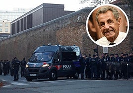 El exterior de la prisión La Santé fuertemente custodiada a la llegada de Sarkozy.