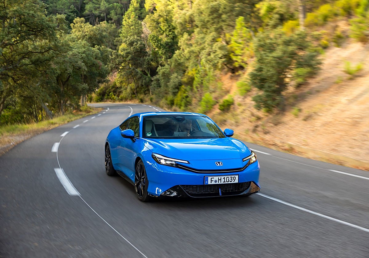 The Prelude features a chassis with components from the Civic Type R.