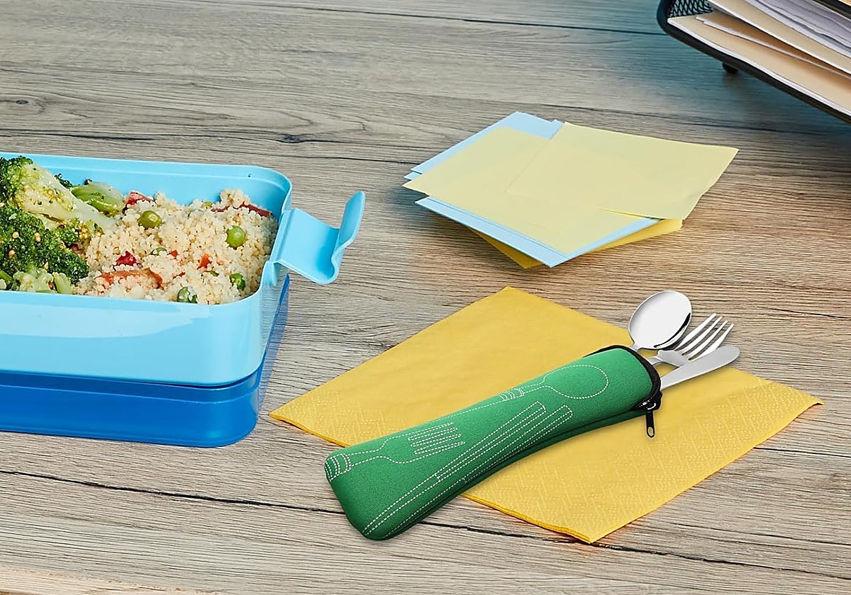 Si comes fuera de casa necesitas uno de estos prácticos porta cubiertos