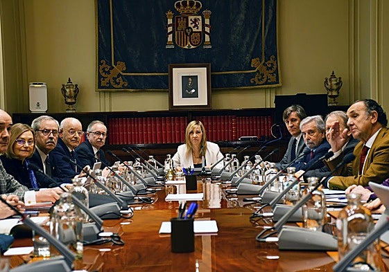 Imagen del pleno del Consejo General del Poder Judicial (CGPJ), al fondo la presidenta Isabel Perelló.