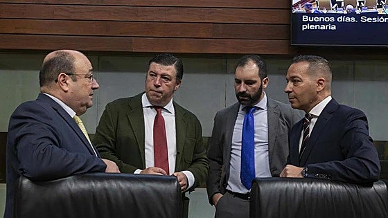 Ambiente de elecciones en la política extremeña: comicios en diciembre o marzo