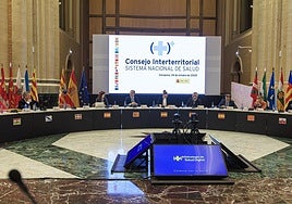 Los consejeros de Sanidad de las comunidades y la ministra de Sanidad, durante el Interterritorial.
