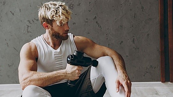 ¿Sirven las pistolas de masaje para calentar antes de una carrera?