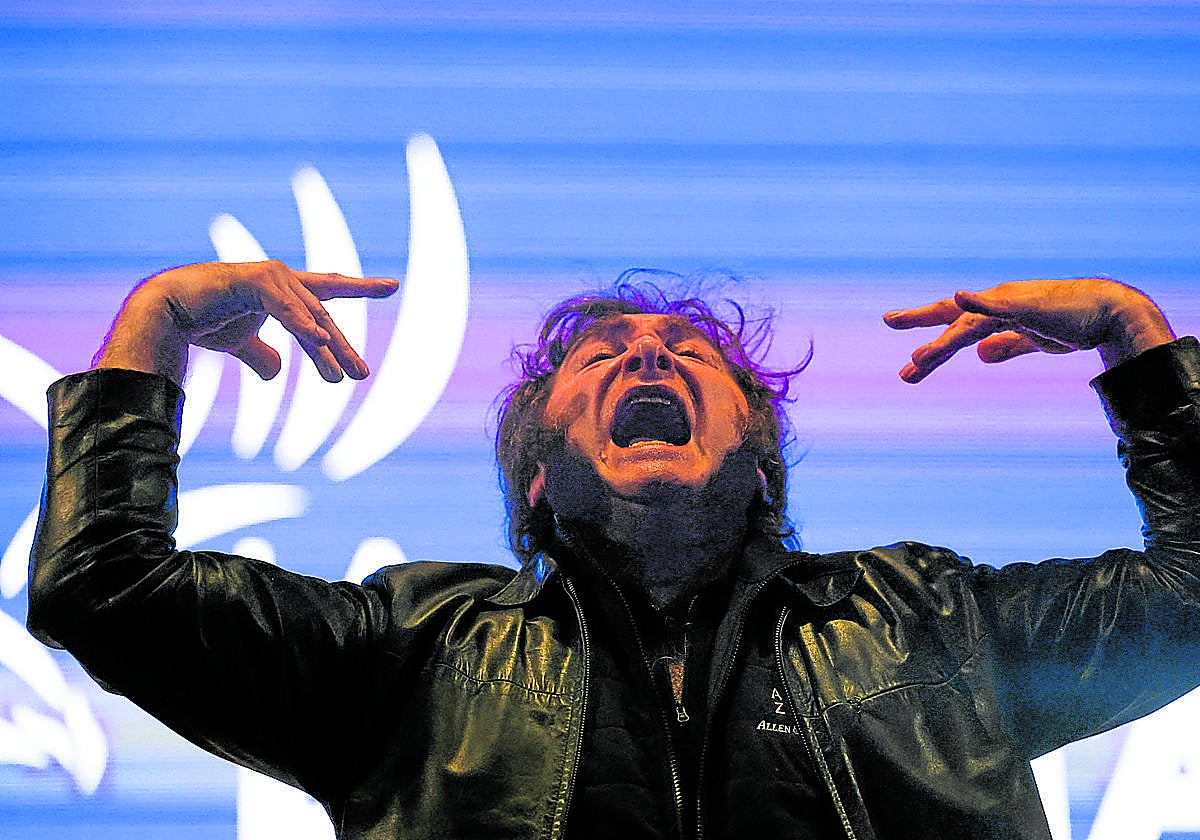 Javier Milei arenga a sus seguidores en el mitin con el que cerró el jueves la campaña electoral.