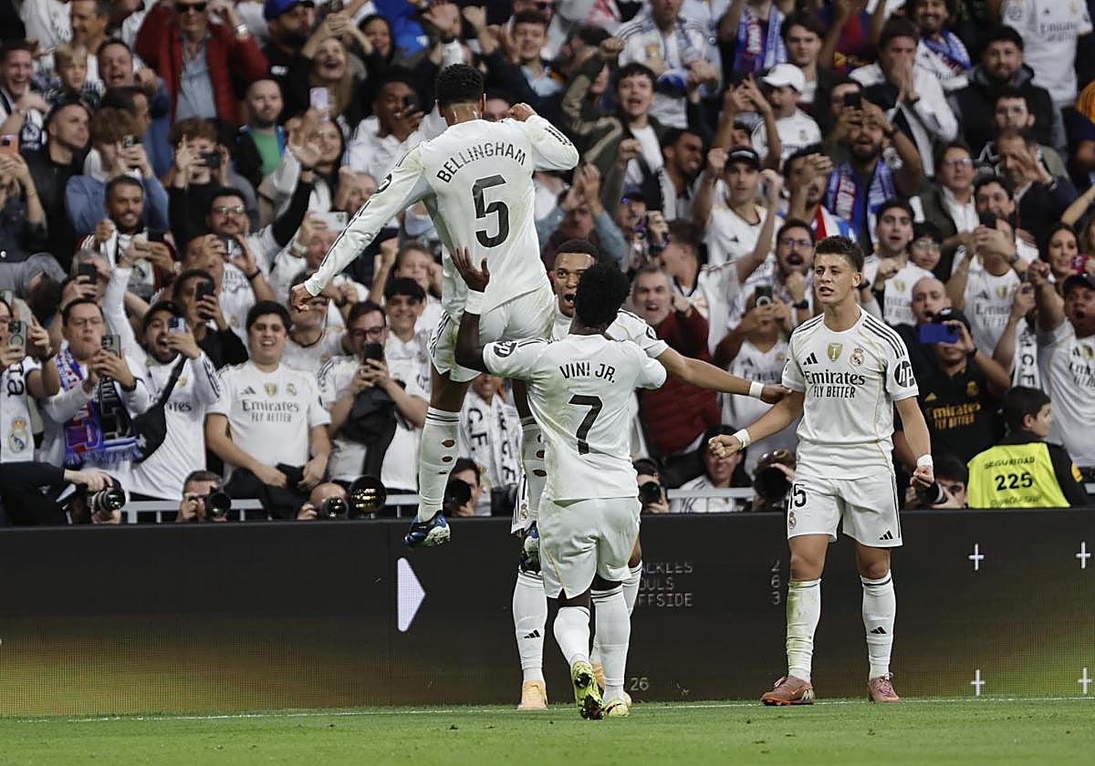 Bellingham celebra el segundo gol del Real Madrid.