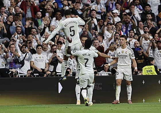 Bellingham celebra el segundo gol del Real Madrid.