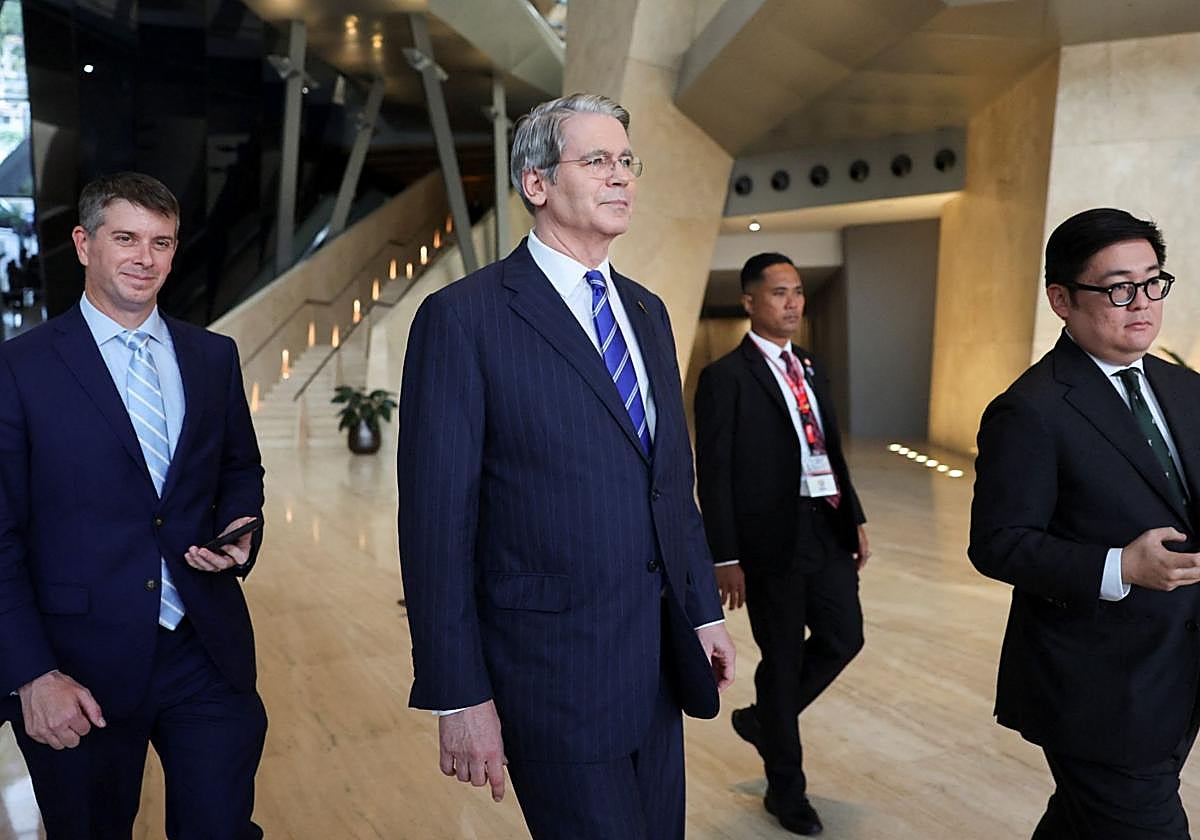 El secretario del Tesoro de EE UU, Scott Bessent, tras las conversaciones con China en Kuala Lumpur,
