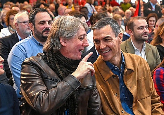Sánchez, este domingo, junto al candidato a la Junta de Castilla y León, Carlos Martínez.
