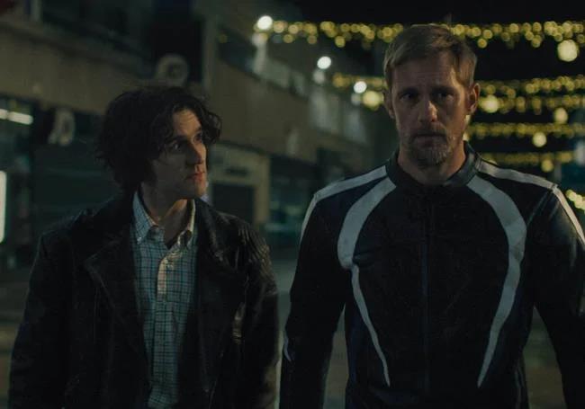 Colin (Harry Melling) y Ray (Alexander Skarsgård) en un momento de 'Pillion'.