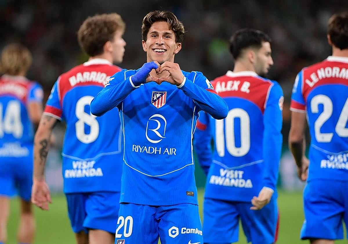 Giuliano Simeone celebra su gol al Betis.