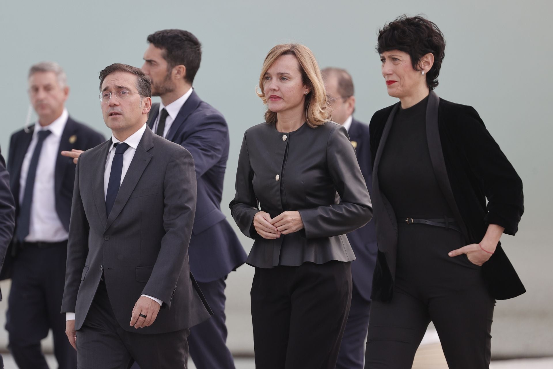 Los ministros de Asuntos Exteriores, Unión Europea y Cooperación, José Manuel Albares; de Educación, Formación Profesional y Deportes y portavoz del Gobierno, Pilar Alegría, y de Inclusión, Seguridad Social y Migraciones, Elma Saiz.