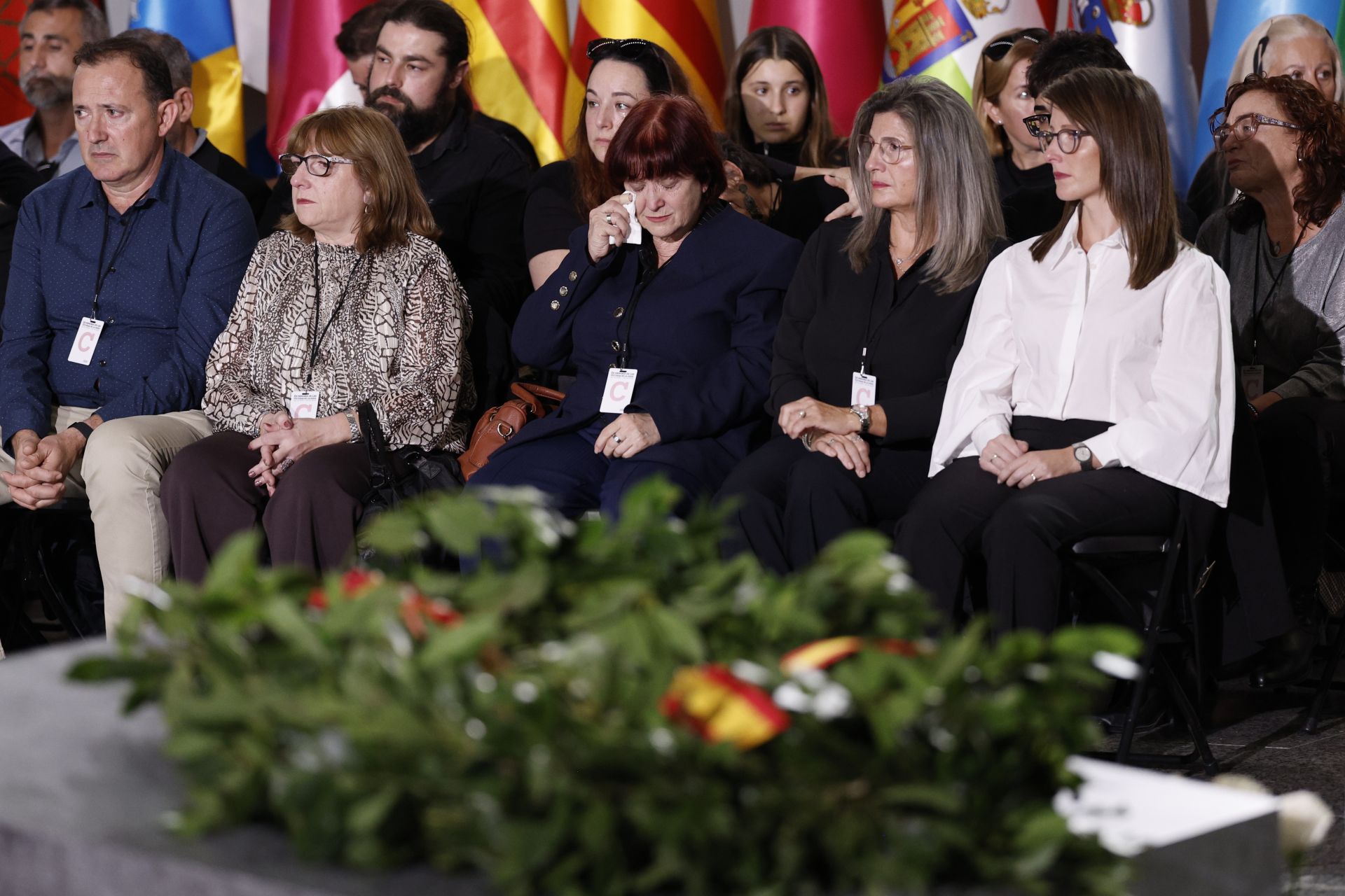 Varios de los familiares de las 237 víctimas de la dana durante el funeral de Estado.