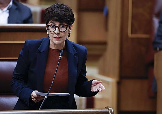 La portavoz del PNV, Maribel Vaquero interviene en la sesión de control al Gobierno celebrada este miércoles en el Congreso.
