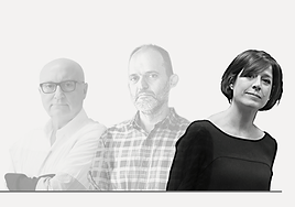 Coches arrasados por el agua de la dana.