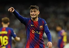 Pedri, durante el clásico en el Bernabéu.