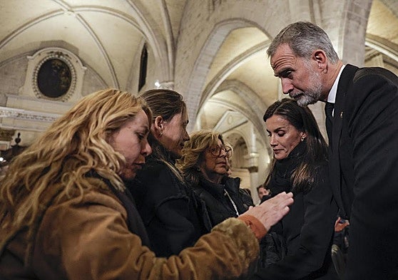 El rey Felipe VI y la reina Letizia durante el funeral por las víctimas de la DANA, el pasado año
