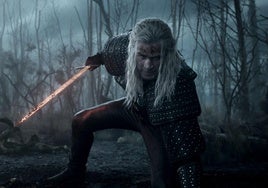 Liam Hemsworth, como Geralt de Rivia, en 'The Witcher'.