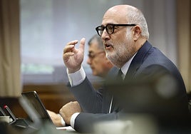 Junts escenifica en el Senado su paso a la oposición y acusa a Sánchez de «trilero»