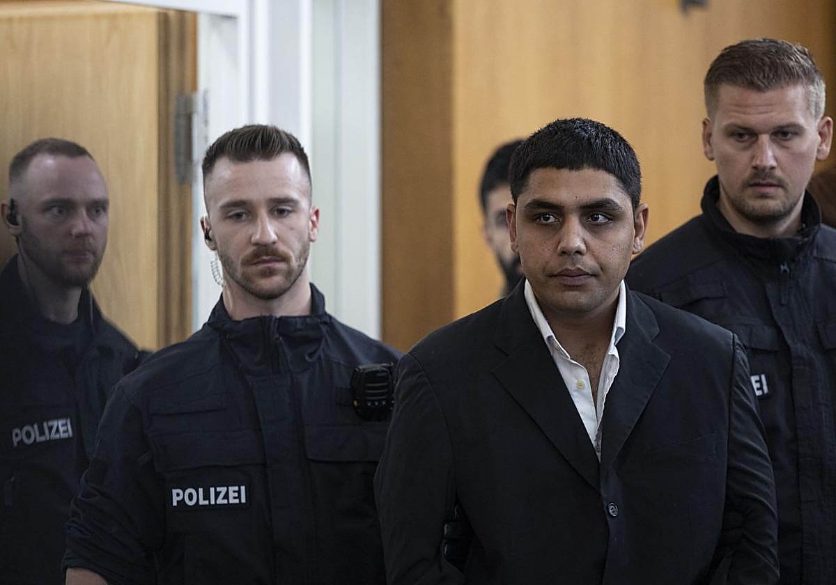 El acusado del crimen de Aschaffenburg llega al juzgado.