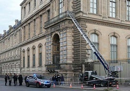 Detienen a otros cinco sospechosos por el espectacular robo en el Louvre