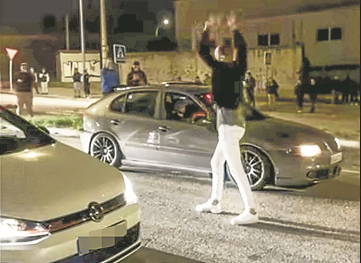 Un joven da la salida a un pique en la localidad alavesa de Lantarón.