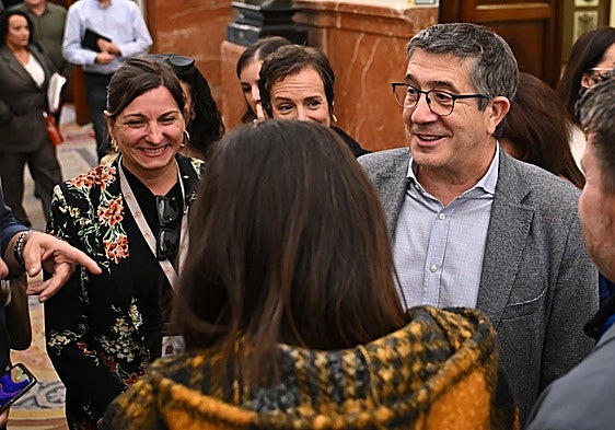 El PSOE insinúa intencionalidad política en la petición del juez de investigar si su pago en sobres encubría blanqueo