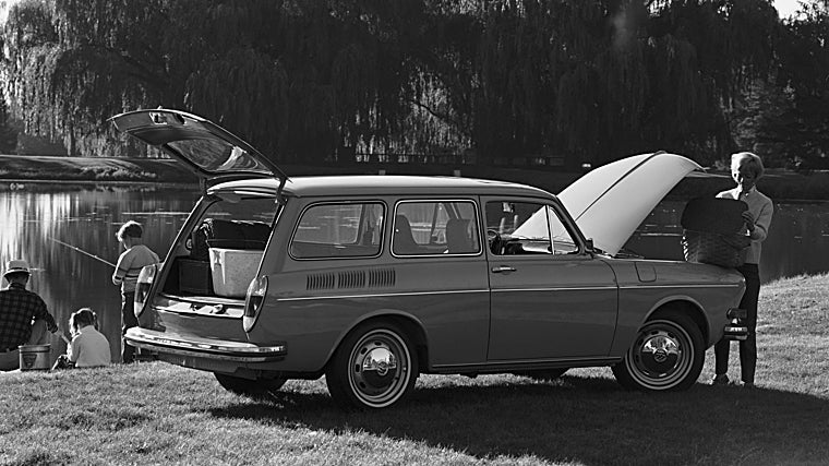 La versión Variant, al igual que la berlina y el hatchback, contaba con dos maleteros, uno delante y otro detrás, pero este último de mayor volumen