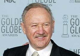 Gene Hackman posa durante la 60.ª edición de los Globos de Oro en 2003.
