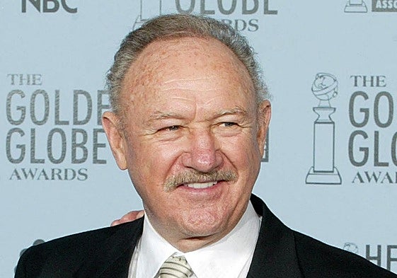 Gene Hackman posa durante la 60.ª edición de los Globos de Oro en 2003.