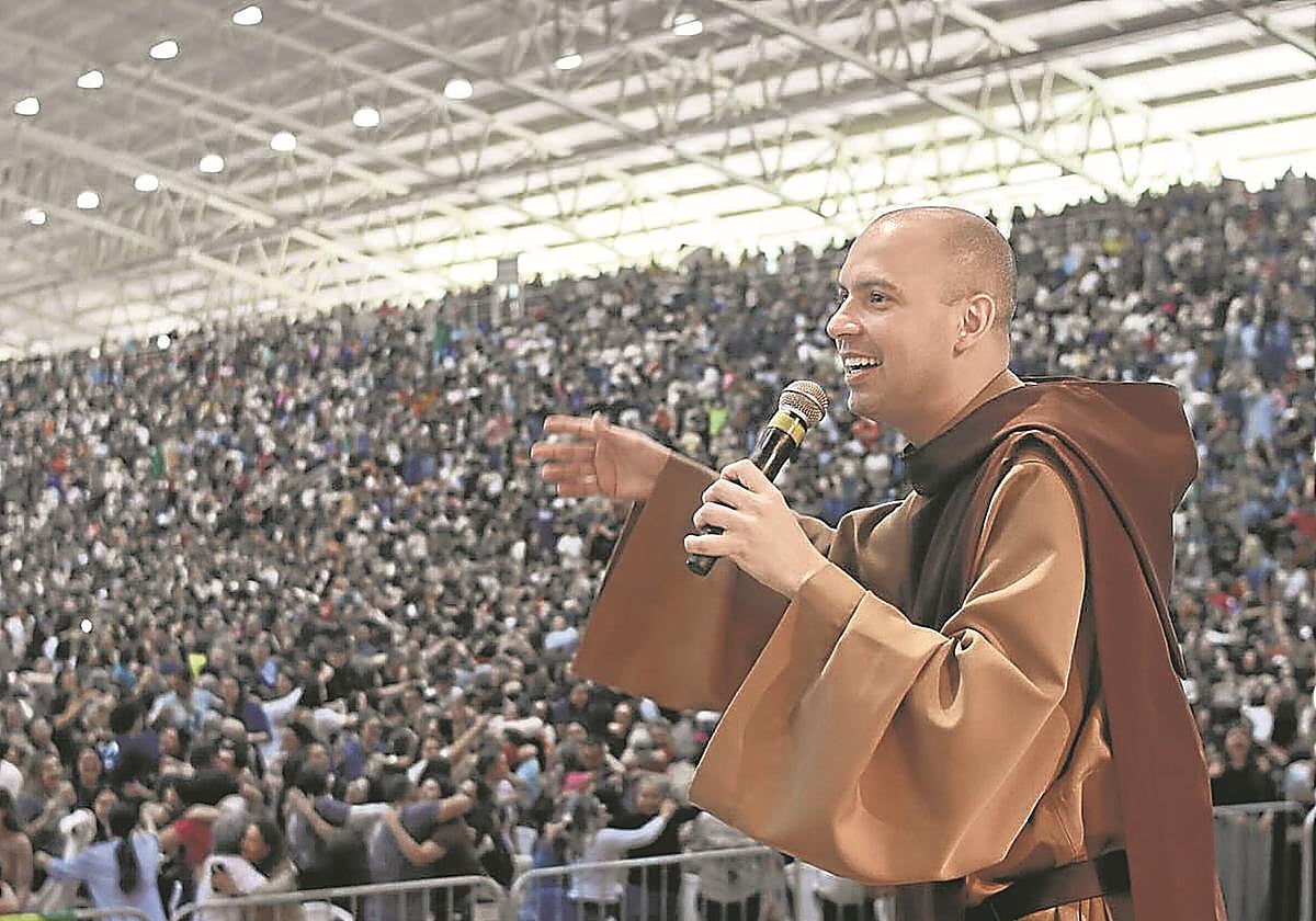 Gilson es conocido por liderar el ministerio Som do Monte, que busca difundir mensajes religiosos a través de la música.