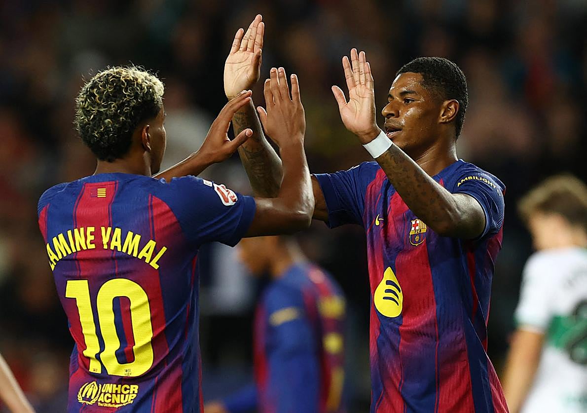 Lamine Yamal and Marcus Rashford celebrate the Englishman's goal against Elche.