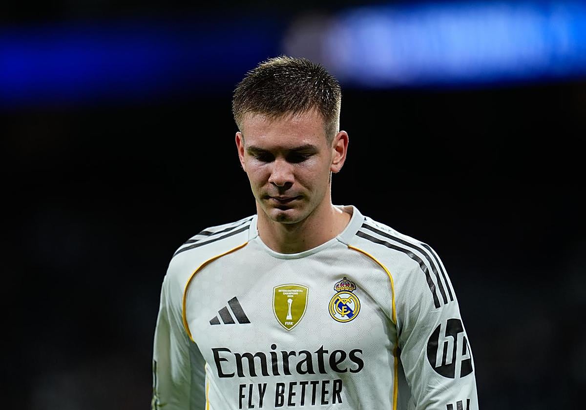 Franco Mastantuono, pensativo durante el Real Madrid-Valencia.