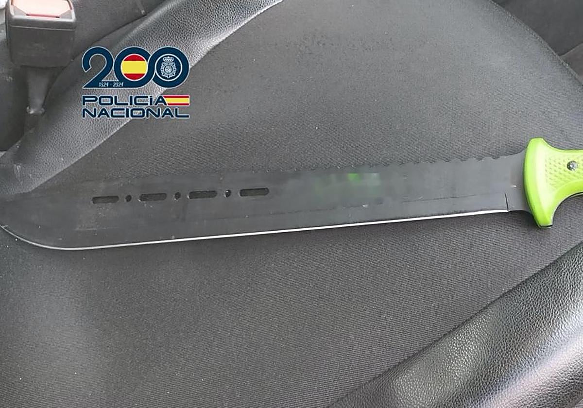 El machete que empuñó el hombre.