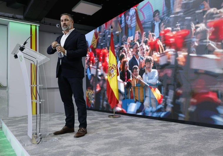 Abascal avisa a Feijóo de que no admitirán «lentejas» para apoyar al sustituto de Mazón