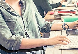 Evita molestias y dolores en el escritorio con estos prácticos reposabrazos