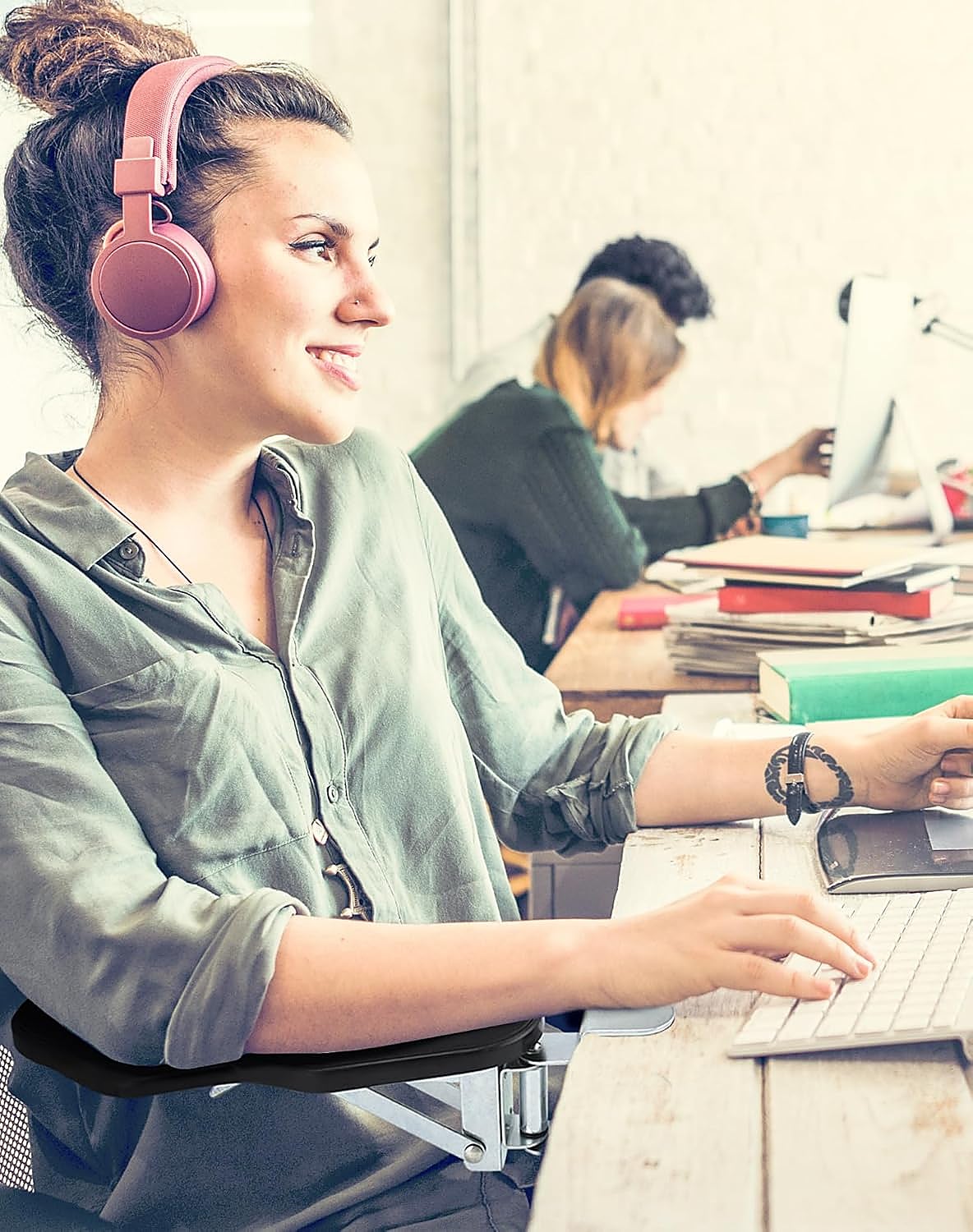 Evita molestias y dolores en el escritorio con estos prácticos reposabrazos