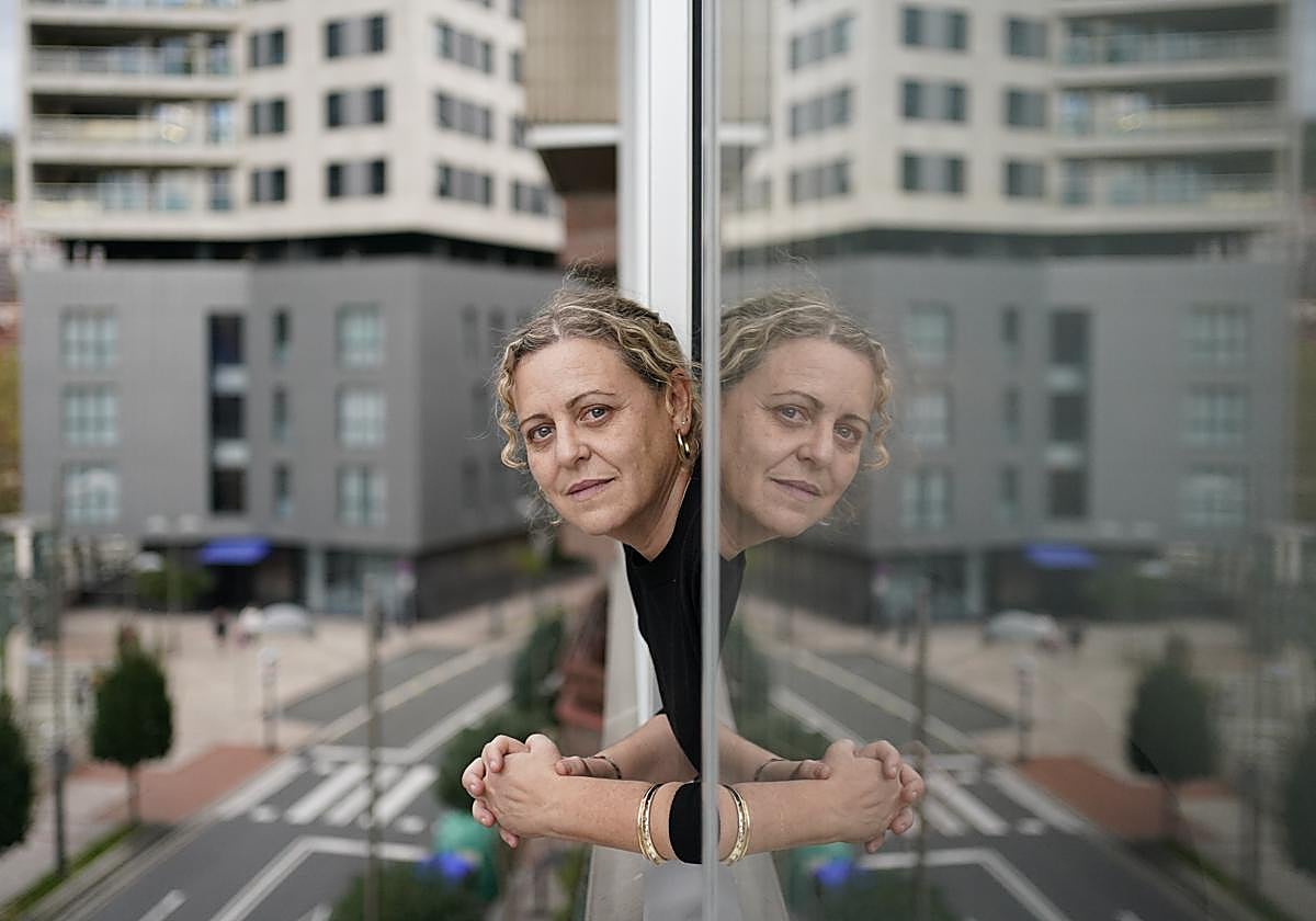 Paula Gil posa en Bilbao antes de la entrevista.