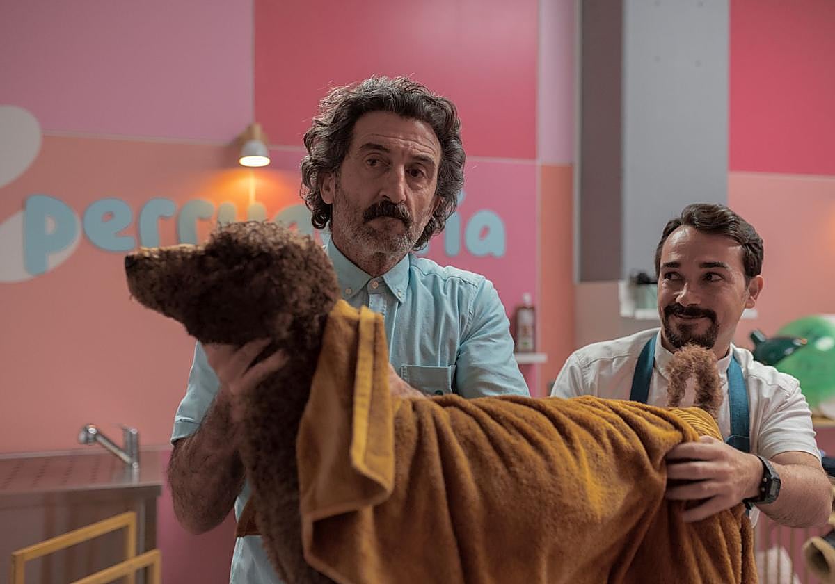 Luis Zahera como Antón en una escena de la serie, 'Animal'.