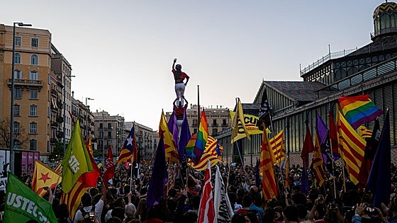 Los catalanes priorizan el nivel de vida a la calidad democrática del país