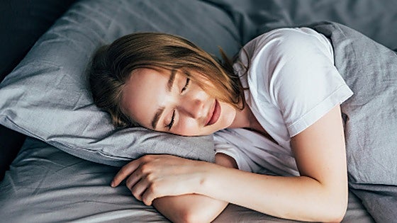 Duerme mejor y relájate al instante con este aceite esencial de lavanda puro y certificado