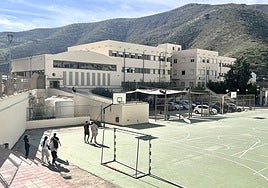 El instituto de Granada expulsa al menor que agredió con un cuchillo a un niño de 12 años en clase