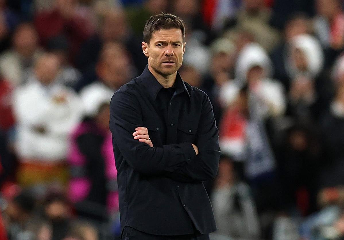 Xabi Alonso, con cara de circunstancias en Anfield.