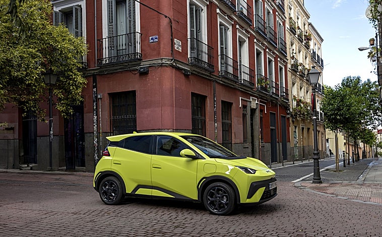 Imagen principal - BYD, KIA y Renault, en el podio de los coches eléctricos en España