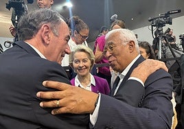 El presidente de Iberdrola, Ignacio Sánchez Galán, la presidenta de la Comisión Europea, Ursula von der Leyen y el presidente del Consejo Europeo, Antonio Costa en Belém (Brasil)