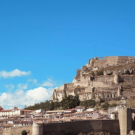 El pueblo medieval más bonitode España: una joya amurallada y con castillo en la provincia de Castellón