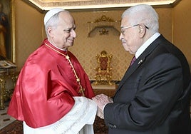 El Papa León XIV y Mahmud Abás durante su encuentro este jueves en el Vaticano.