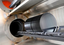 Obleas de silicio en una línea de montaje de Nexperia