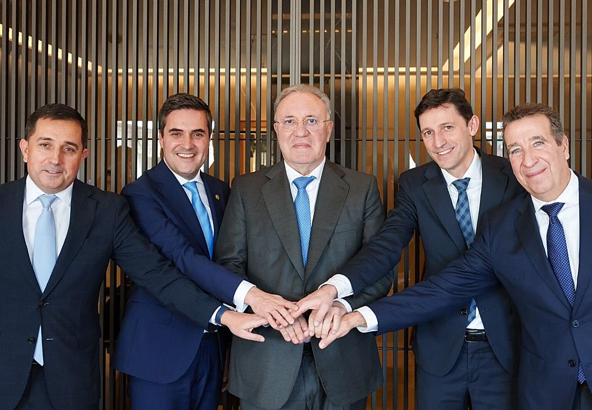 Xabier Sagredo, Mikel Jauregi, José Antonio Jainaga, Noël d'Anjou y Jon Urresti, tras el preacuerdo de febrero con el accionista principal de Talgo.
