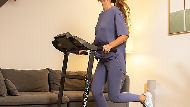 El espacio ya no será excusa: Entrena en casa la cinta plegable DrumFit WayHome 1200 de Cecotec