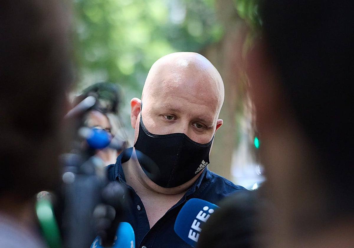 Álvaro Romillo tras declarar en el Supremo en la causa contra Alvise Pérez, a quien entregó 100.000 euros para su campaña.